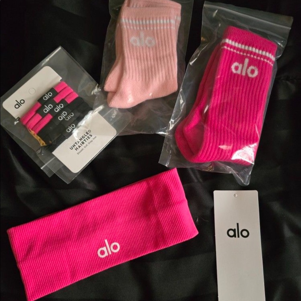 ALO SET. Got as a gift. This color is perfect!